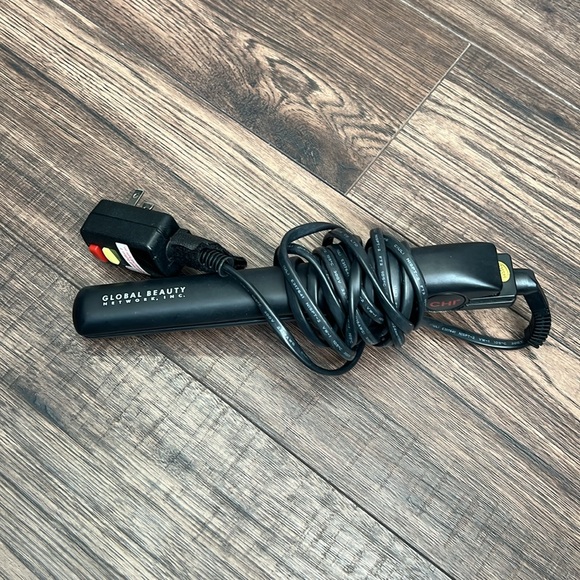 CHI Global Beauty 1 Inch Ceramic Flat Iron - Picture 2 of 3